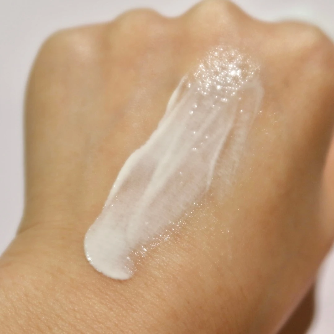 これからの季節に強い味方！カバーマークの日中用のスキンケアクリーム_2_2