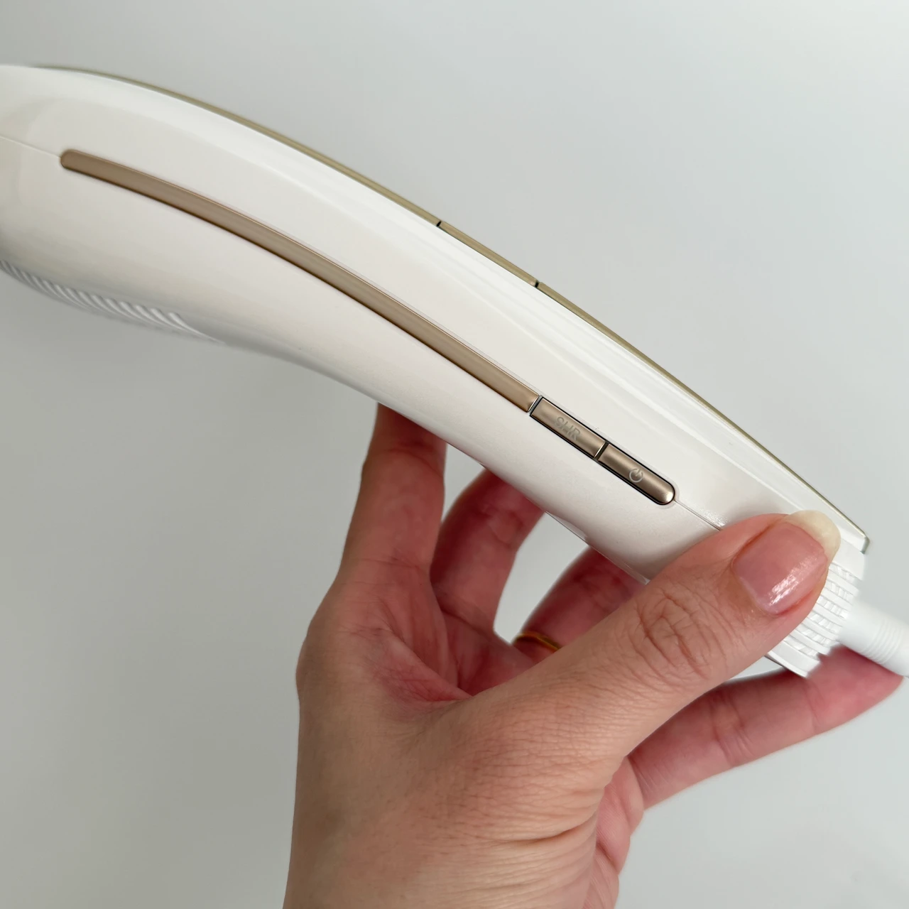 自宅で痛みレスの簡単セルフ脱毛！【Ulike Air 10 IPL光美容器】_3_1