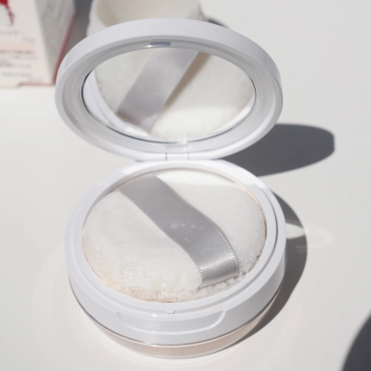 肌に溶け込む艶肌パウダーがプリマヴィスタから新登場！ふわっと微細パウダーでつるんとしたお肌を演出。_3_2