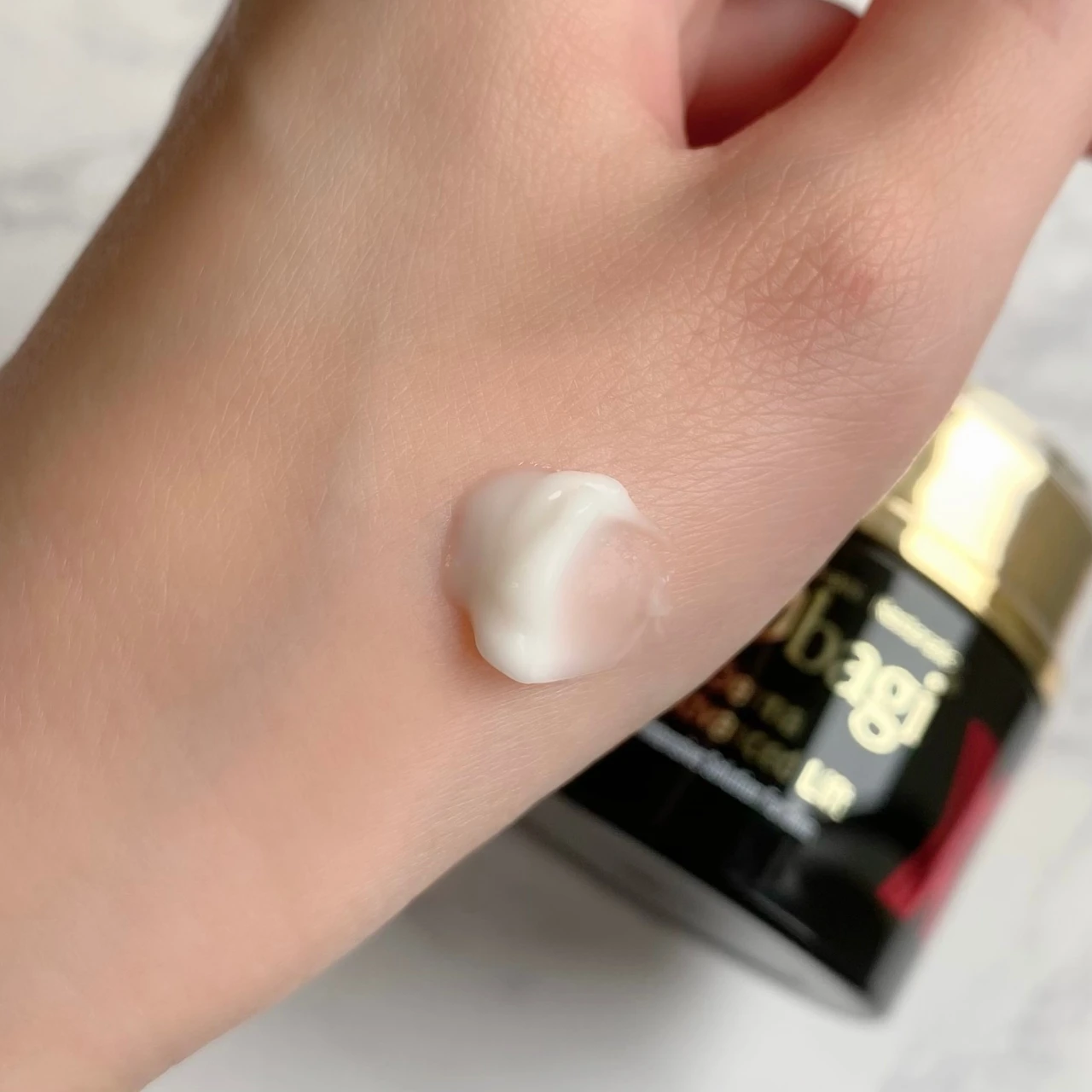 ジャー クリーム スキンケア コスメ 化粧品 手