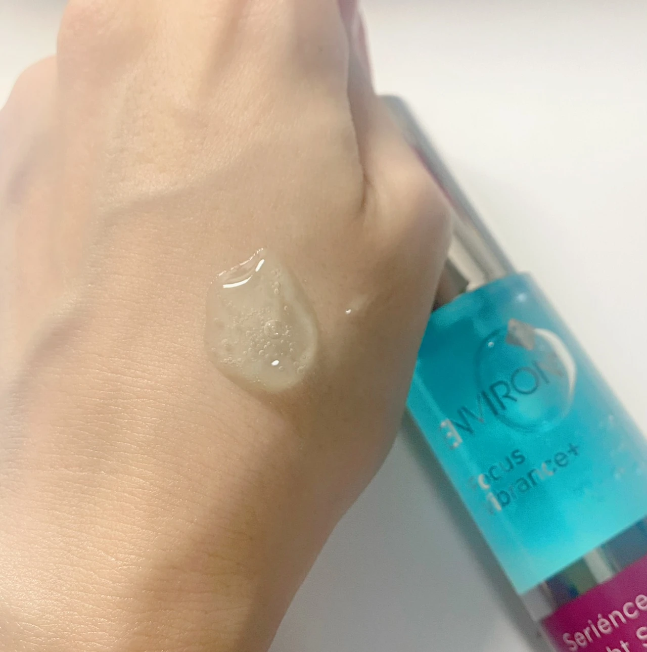 エンビロン初【夜用美容液】外的ストレスに注目した青い美容液_2