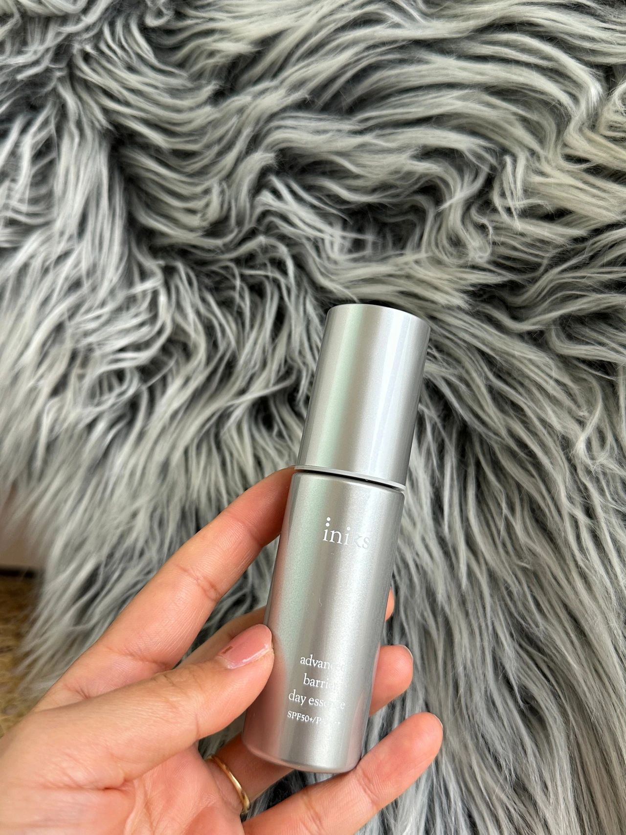 iniks　アドバンスバリア デイエッセンス　美容液　化粧下地　日焼け止め UV