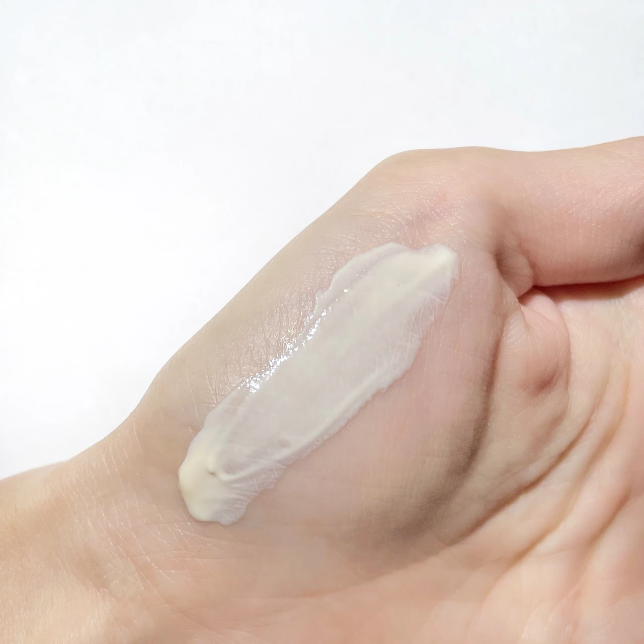 カバーマーク トリートメント デイ クリーム テクスチャー