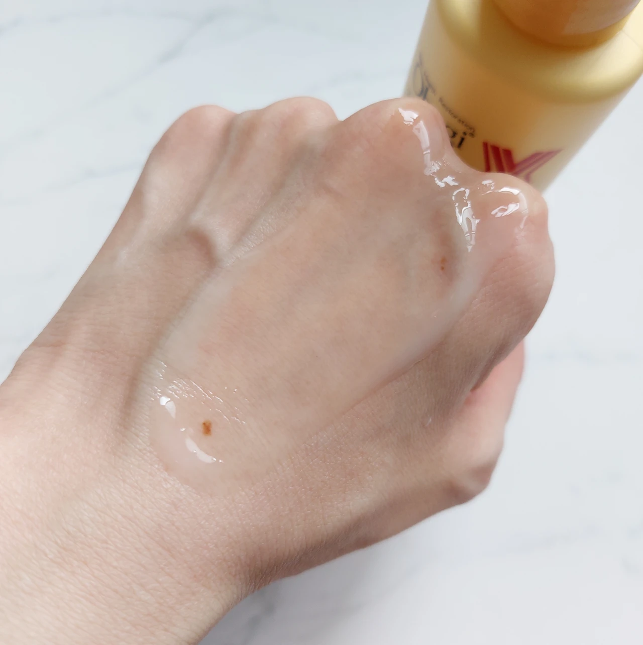 オバジX フレームリフトミルククレンジング テクスチャー