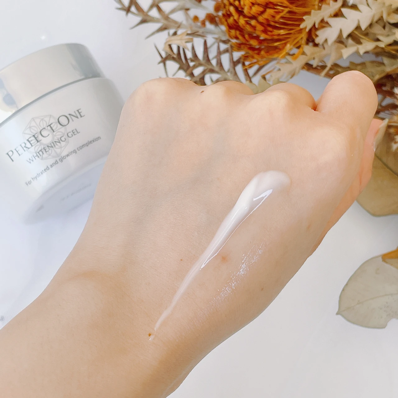 パーフェクトワン 薬用ホワイトニングジェル テクスチャー