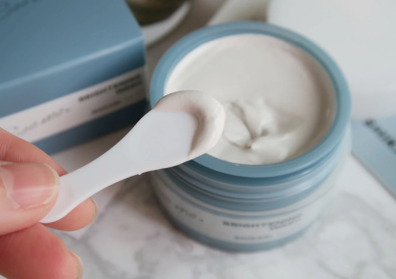 SHIKARI（シカリ） BRIGHTENING WASH（ブライトニング ウォッシュ）