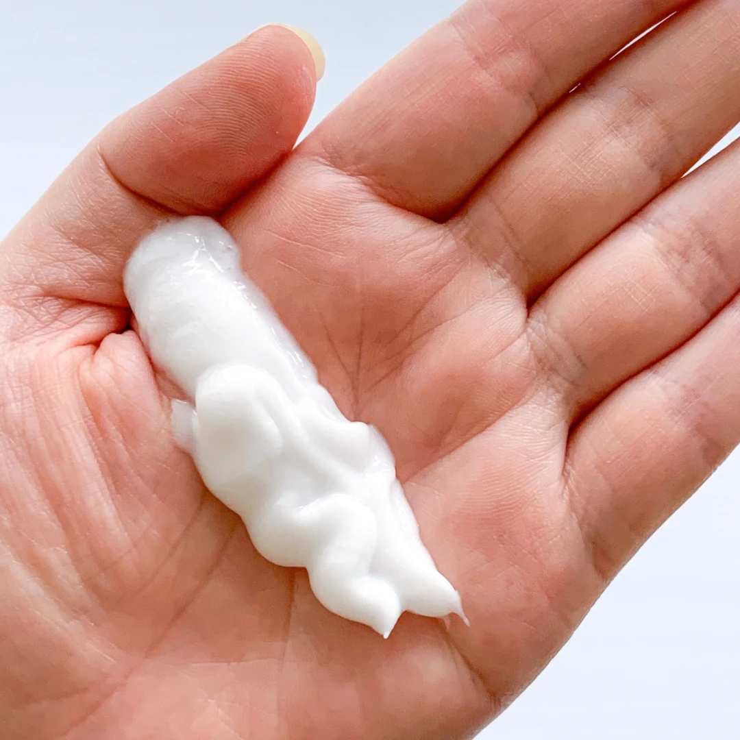 ZEN shampoo コンディショナーを手に出したテクスチャー写真