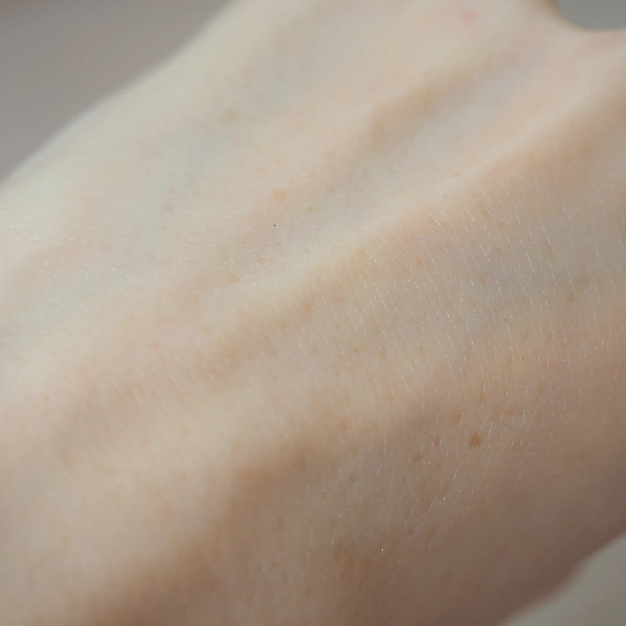 「est」のとろける贅沢ボディ用美容液”インテンシブボディセラム”でホームケアを格上げ！_2_3