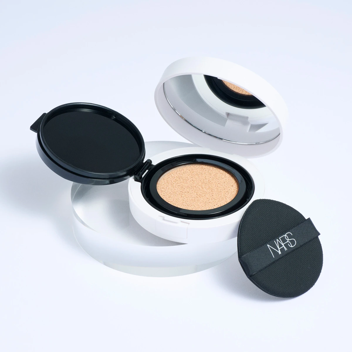 NARS ライトリフレクティング セラムクッションファンデーション