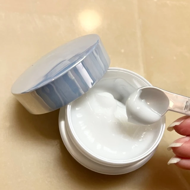 時短の味方♡これひとつで6役も！【パーフェクトワン 薬用ホワイト人ぐジェル】_2