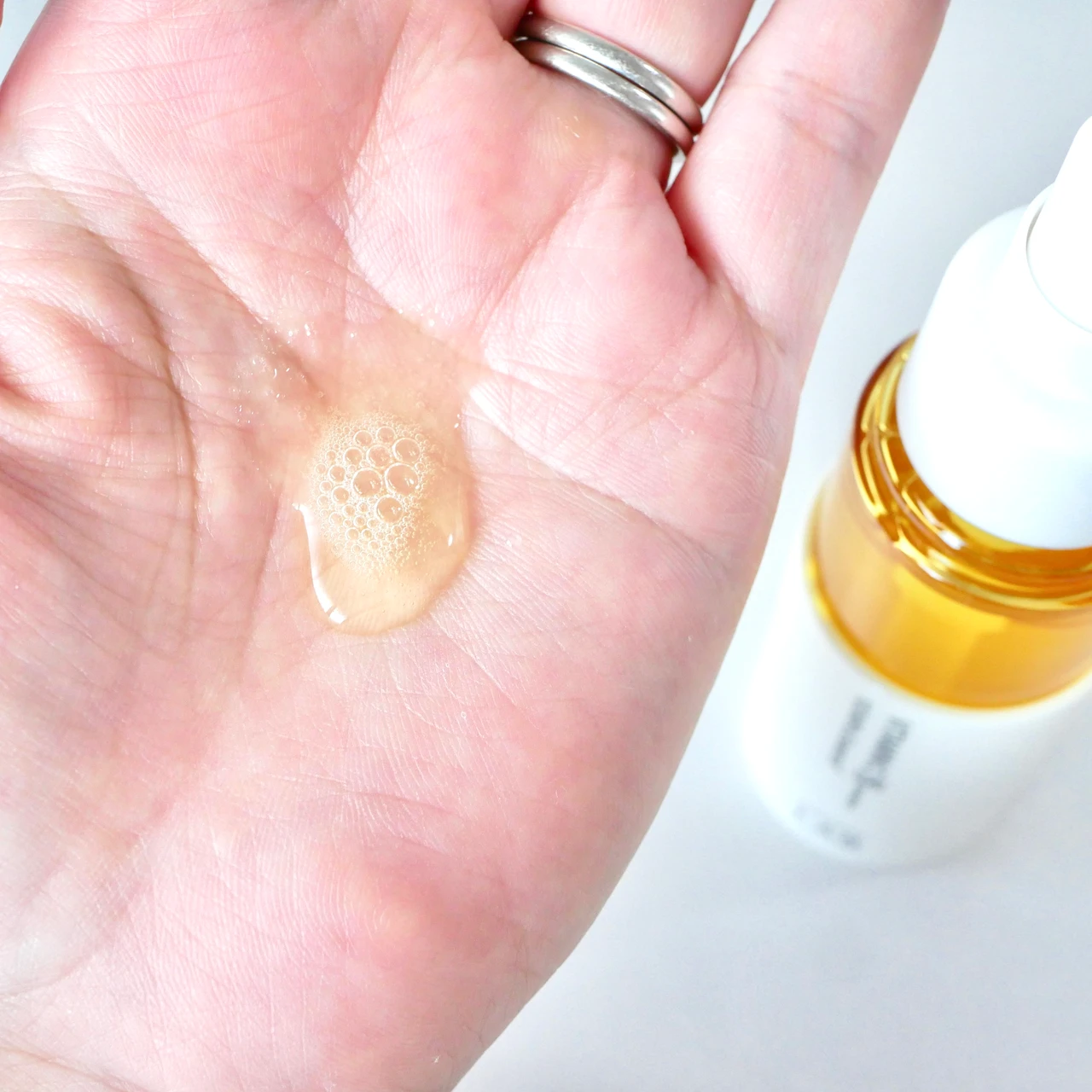 アンレーベルラボ Vエッセンス 美容液 ビタミンC