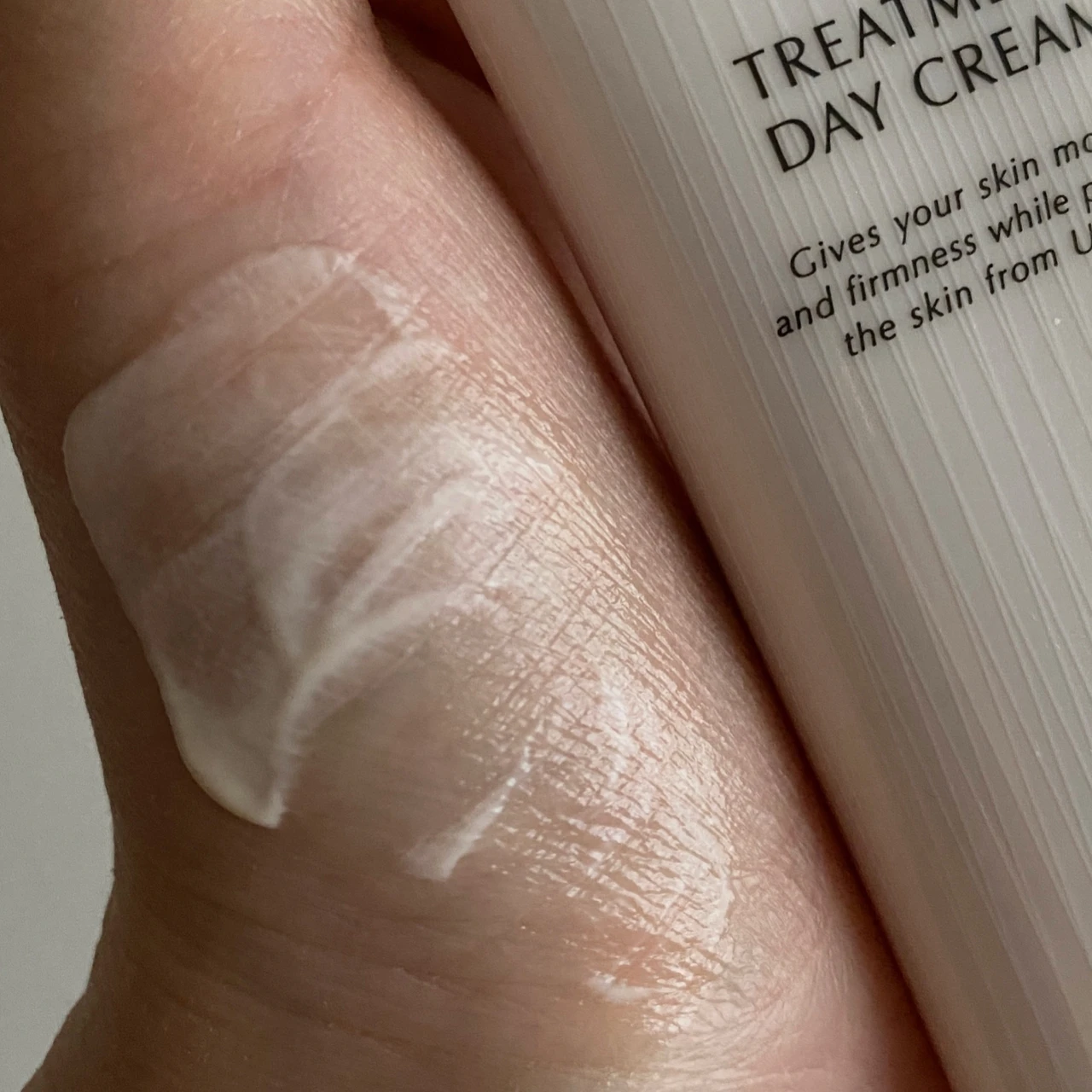 ＼マキア世代におすすめ／ダメージを受けた瞬間にケアしてくれる【カバーマーク トリートメント デイ クリーム】_2_2