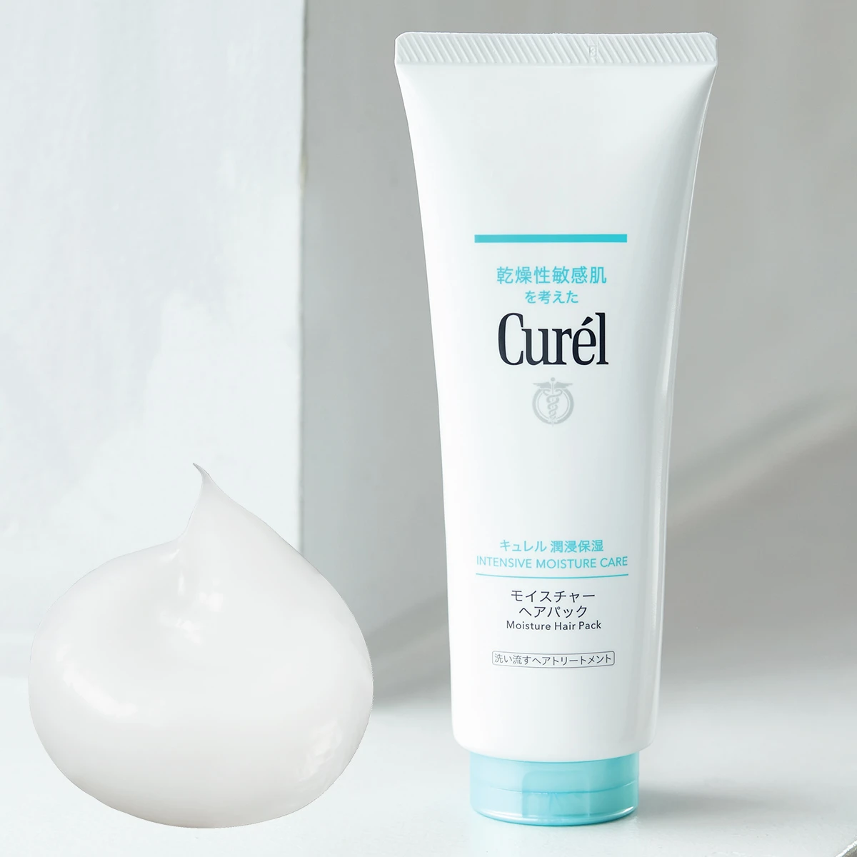 根元からたっぷりつけてもOK！ さっと洗い流して、するり髪へ導く