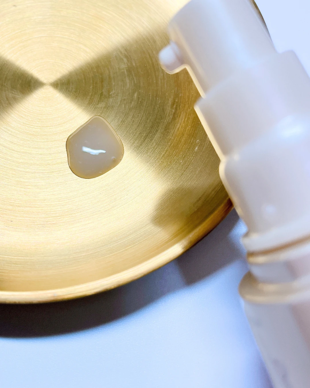 ベストコスメ３０賞受賞の話題のエリクシール美容液で大人の肌悩みにアプローチ！_2