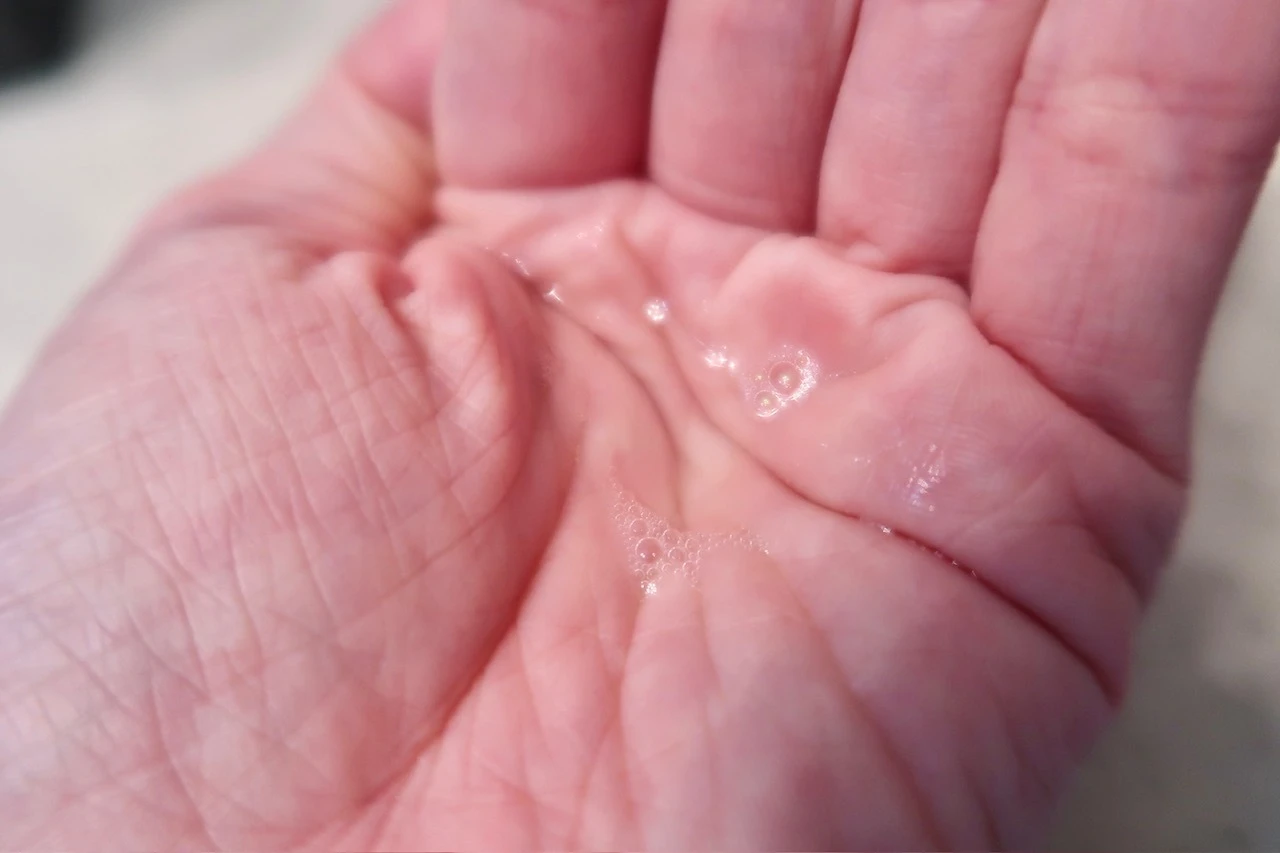 【驚きの新処方で透明感あふれるハリ肌×引き締まったハリ肌】B.A化粧水&乳液_3