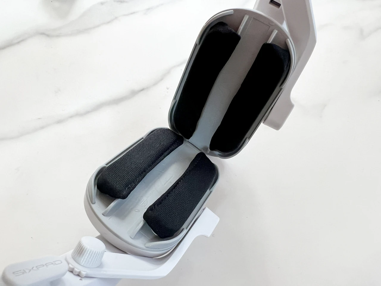 「気づいたら無表情…」にサヨナラ！ 表情筋を鍛える「SIXPAD Facial Fit」で1日10分トレーニング始めました_2_2