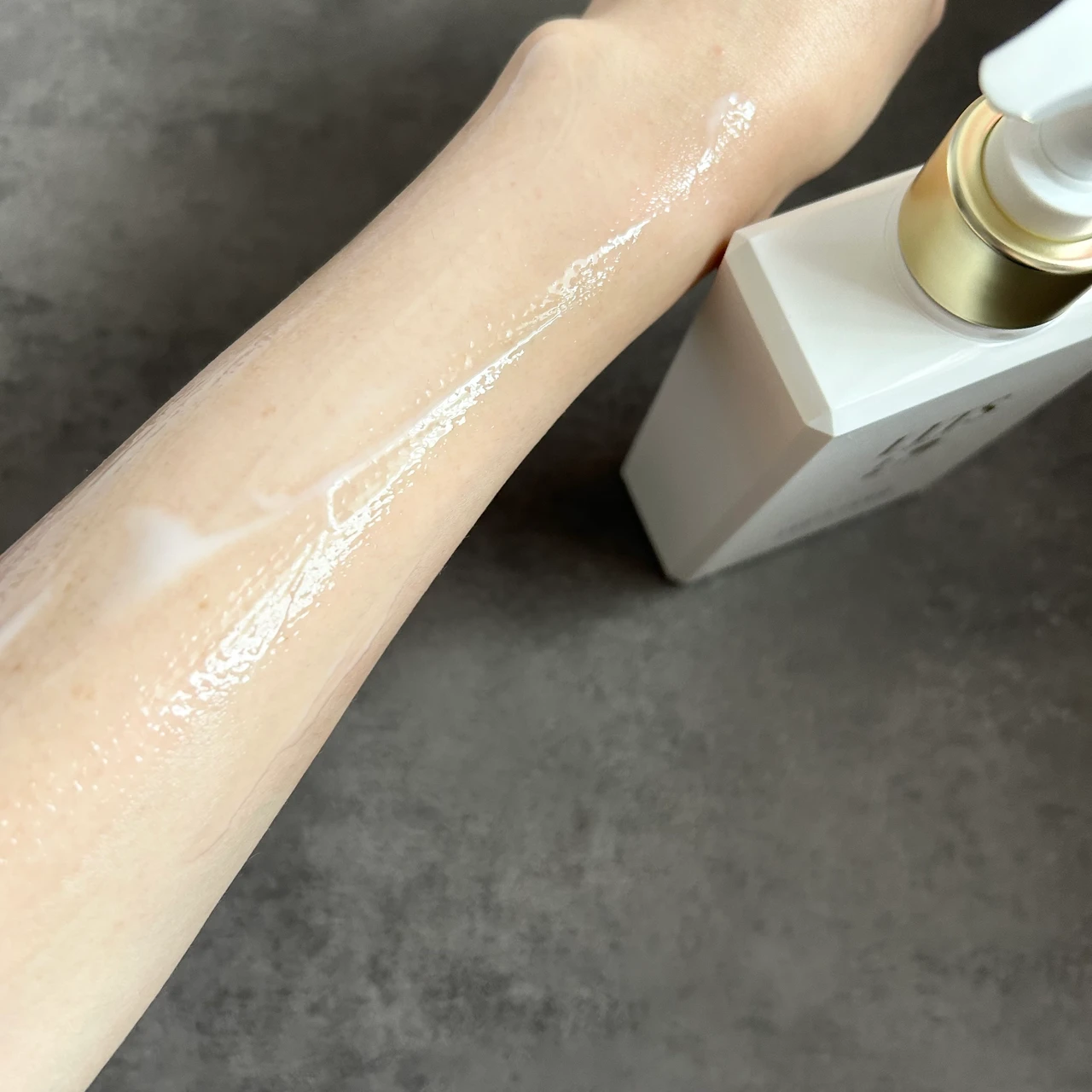 リッツ モイスト ボディミルク テクスチャー