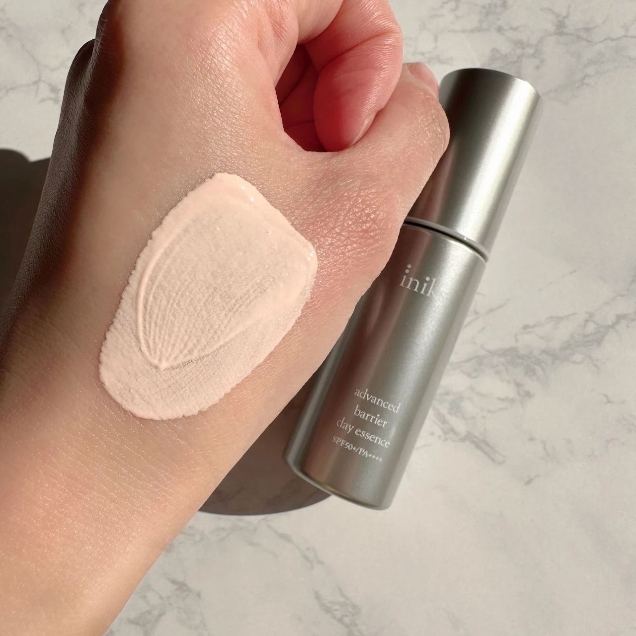 手 ボトル 日やけ止め 化粧品 コスメ