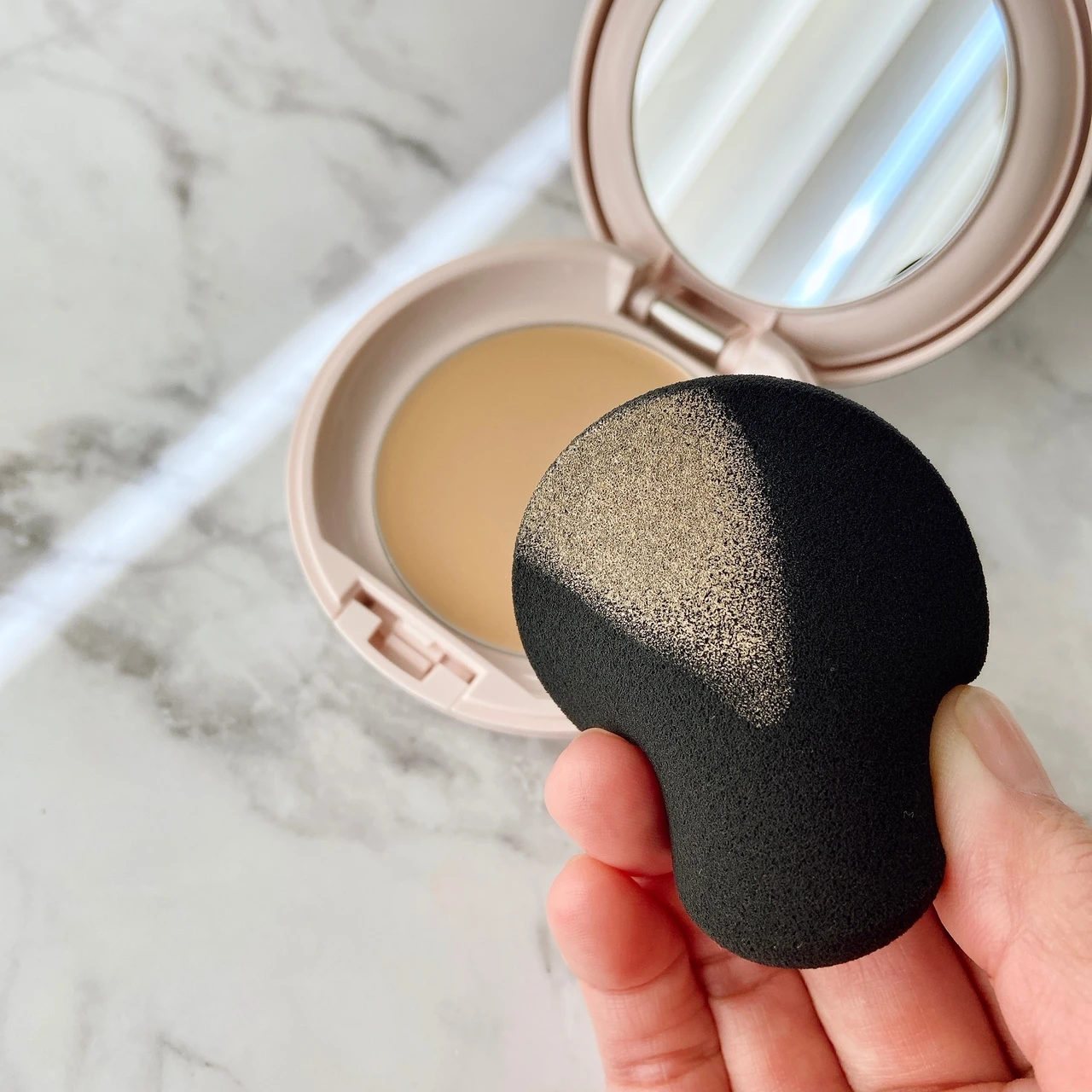 【かさつき肌も色ムラもなめらかに✨】バーム状美容液ファンデ誕生🆕プリマヴィスタ「デイトリートメントバーム」✨_2_2