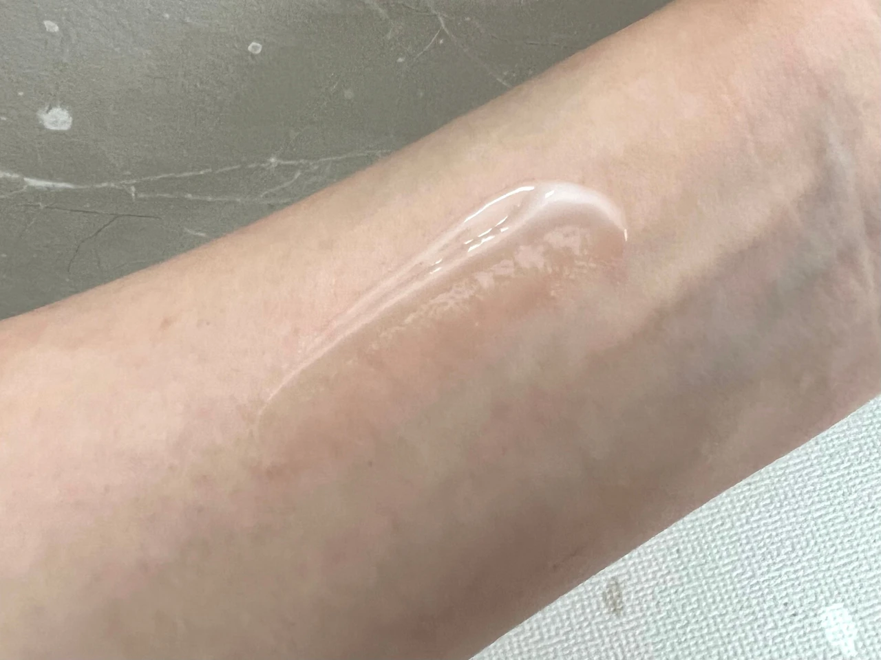 【ユリアージュ】ゆらぎ肌にも、ニキビ肌にもオススメ！亜鉛や銅など、ミネラルたっぷりな温泉水使用のシカクリームでしっかり保湿で小ジワケア。_2_1