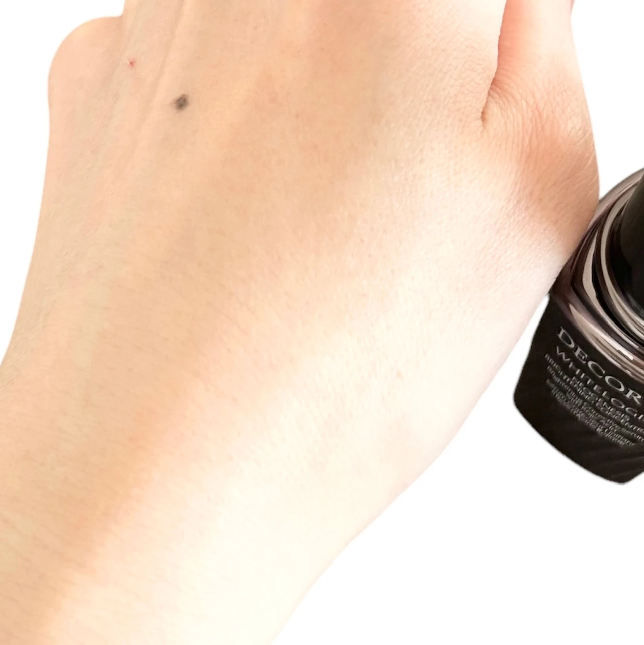 コスメデコルテ ホワイトロジスト ネオジェネシス ブライトニング コンセントレイト　テクスチャー