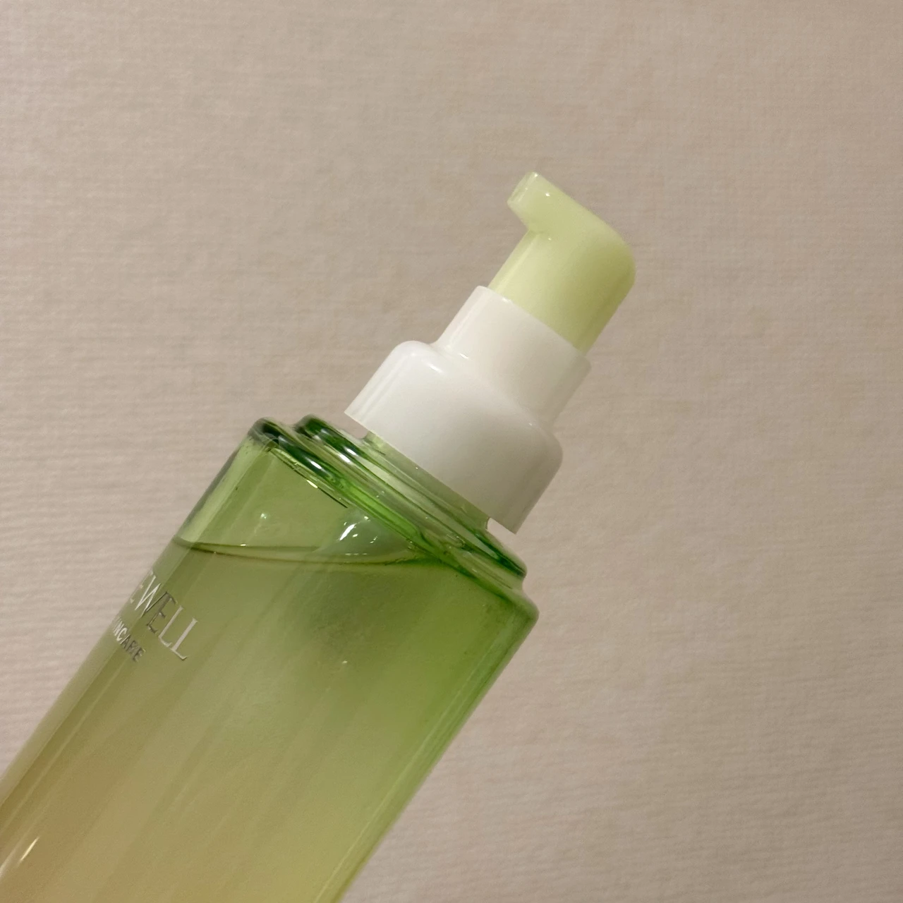 化粧水と美容液の1本2役!DHC初のセラムインローション_2_1