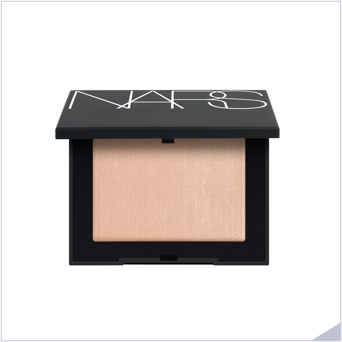ライトリフレクティングセッティングパウダー プレストN 05555「FOG」 ￥6490／NARS JAPAN