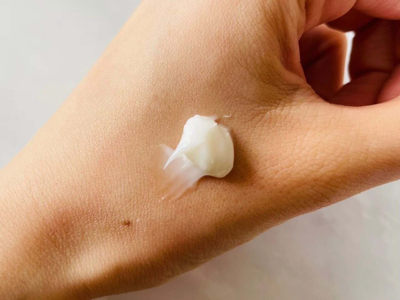 今、ゆるみに悩んでいる全ての人へ！ゆるんだ肌を包み込むホールド感を体感して下さい。【オバジ(Obagi)】_5_1