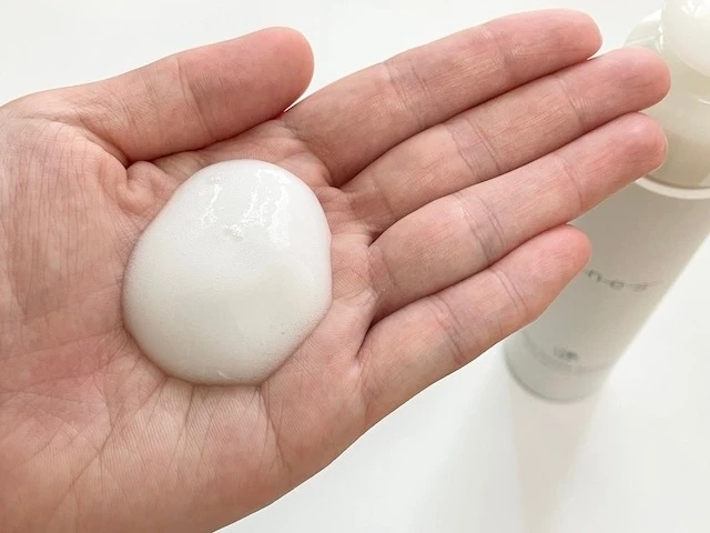 「ines アクア チャージ ムース」テクスチャー