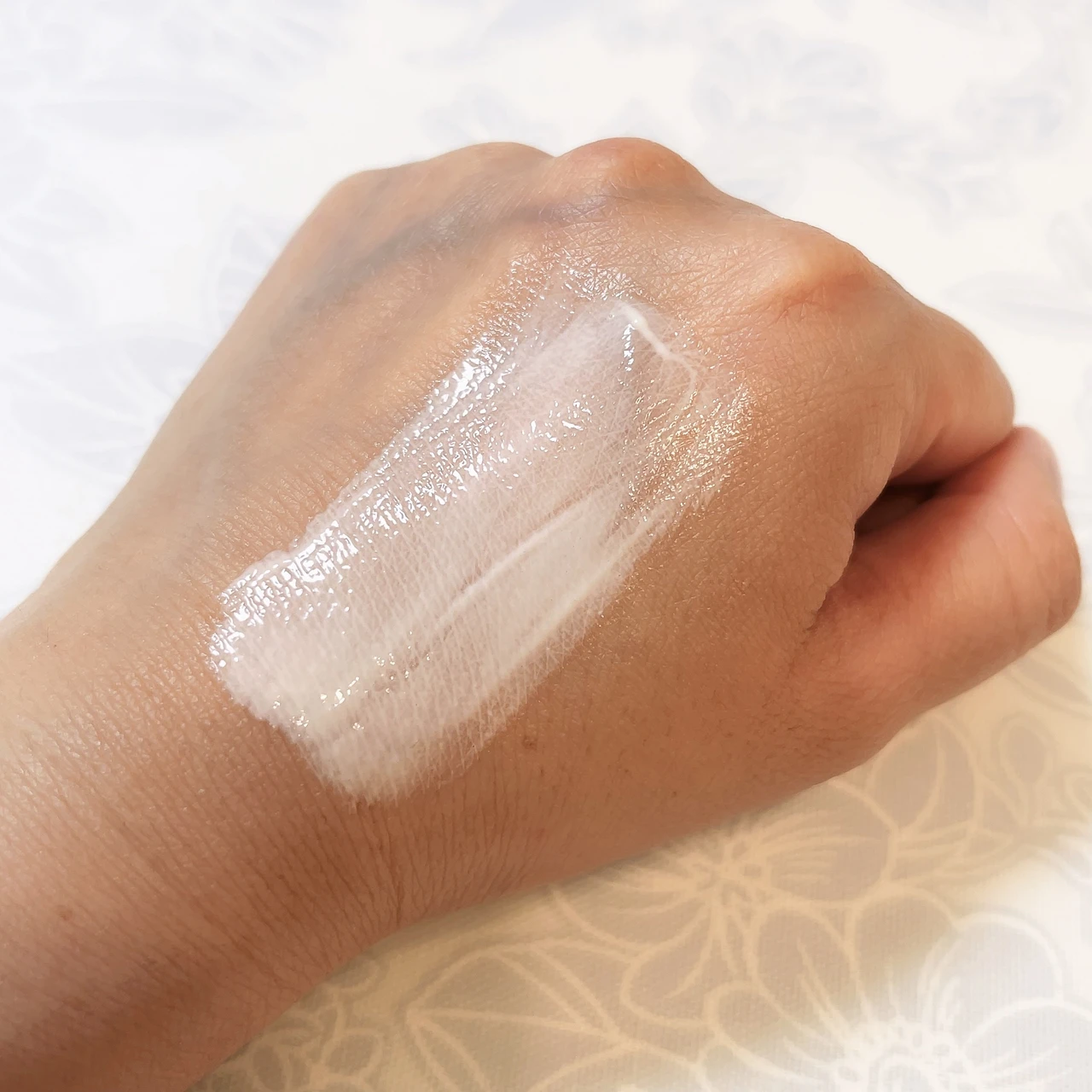 カバーマークのトリートメント デイ クリームのスウォッチ②