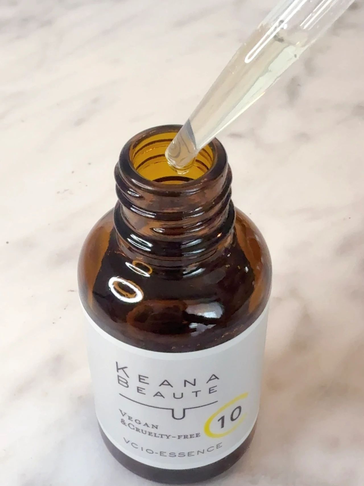 ケアナボーテ VC10 濃美容液 テクスチャー