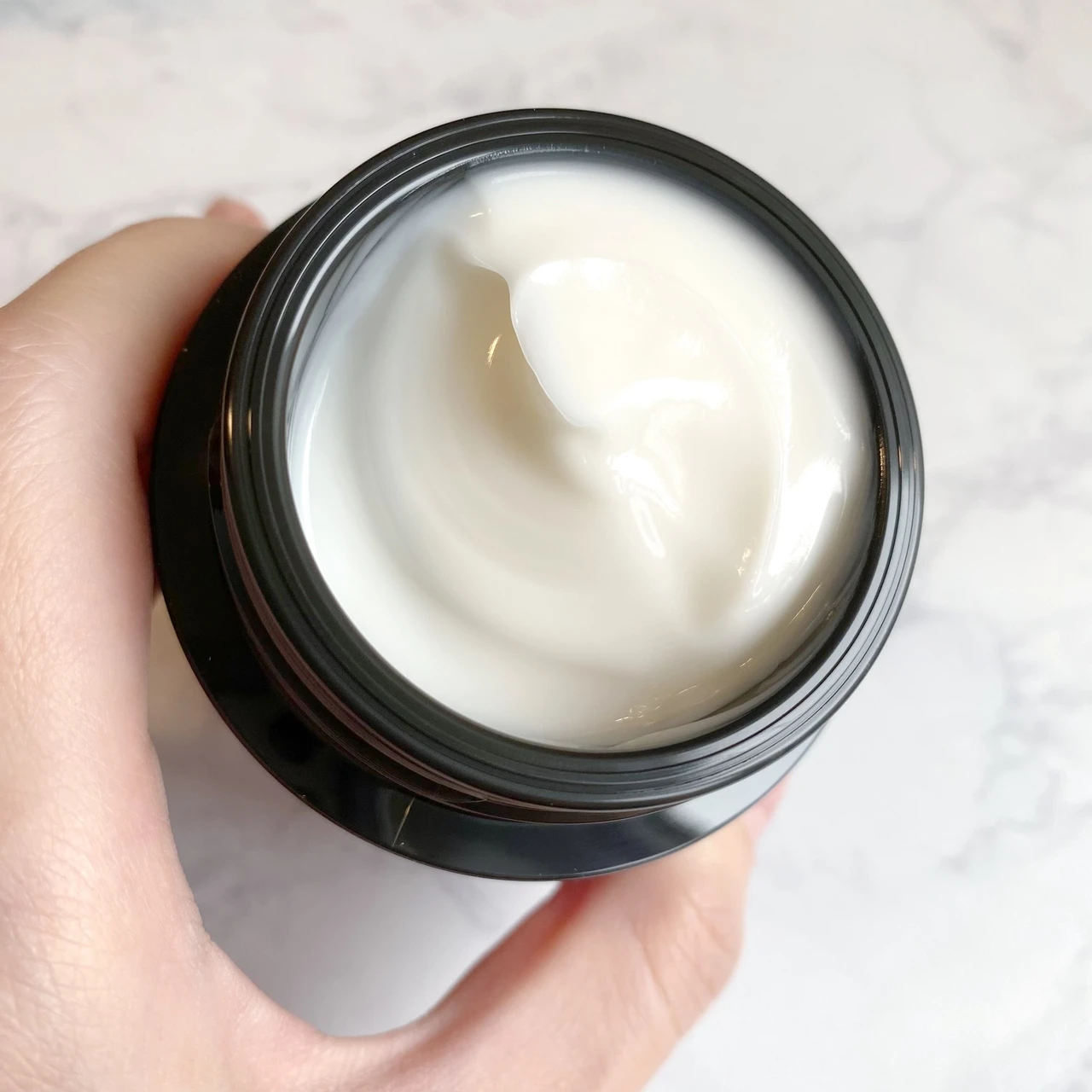 ジャー クリーム スキンケア コスメ 化粧品 手