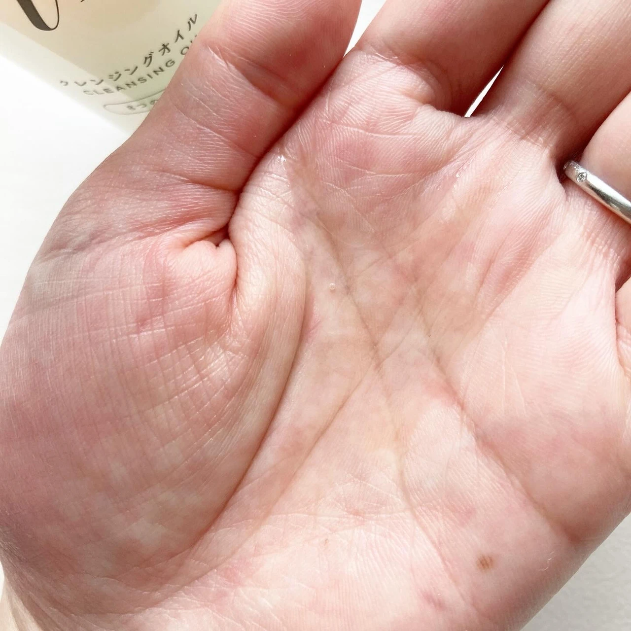 【敏感肌・乾燥肌さんおすすめ】しっかりメイクもするんとオフ!肌へのやさしさにこだわった「ミュオ クレンジングオイル」_2