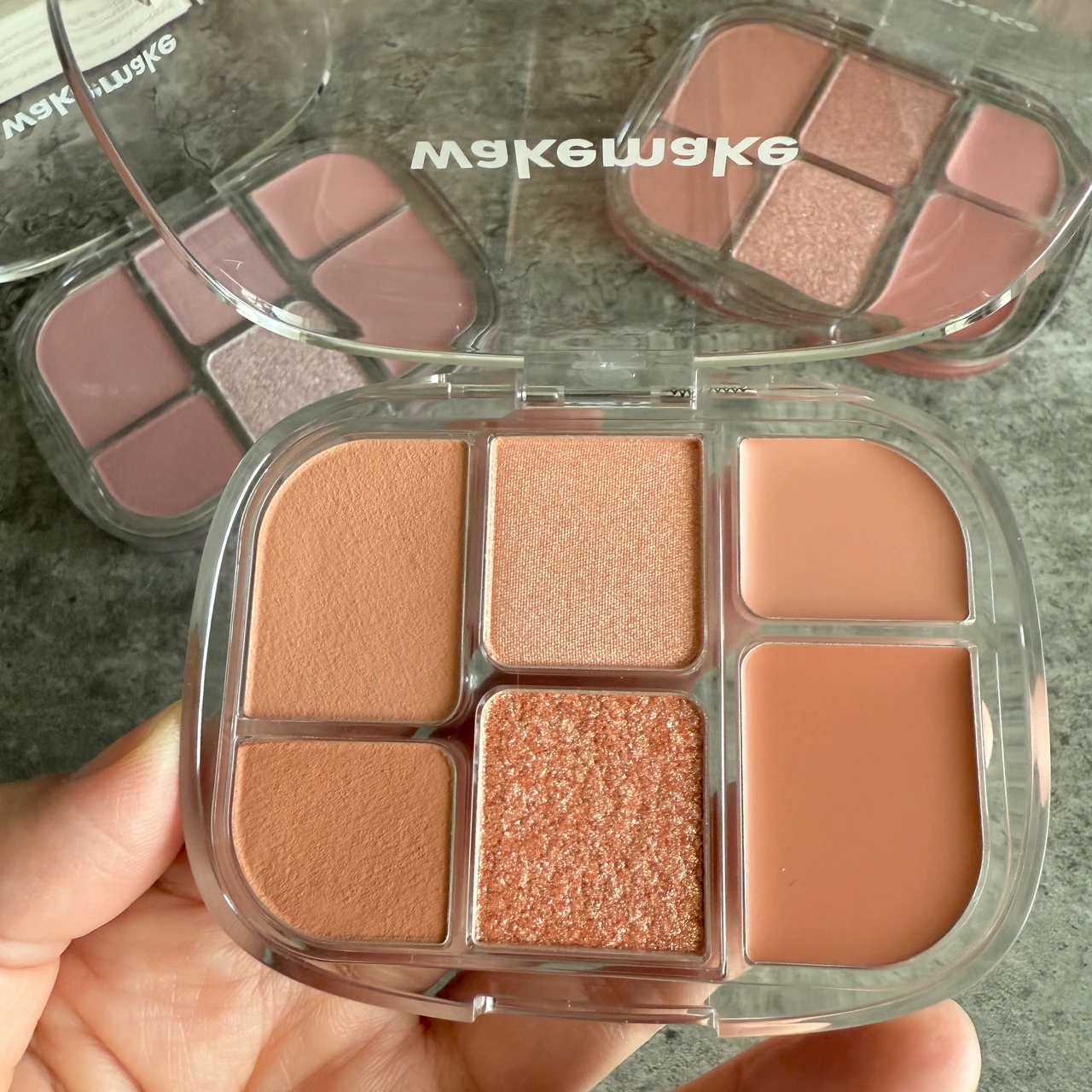 トレンドを押さえたシアーでワントーンの“映える”目元に！SNSでも話題の『WAKEMAKE』 ソフトシアーマルチパレットをお試し！_4