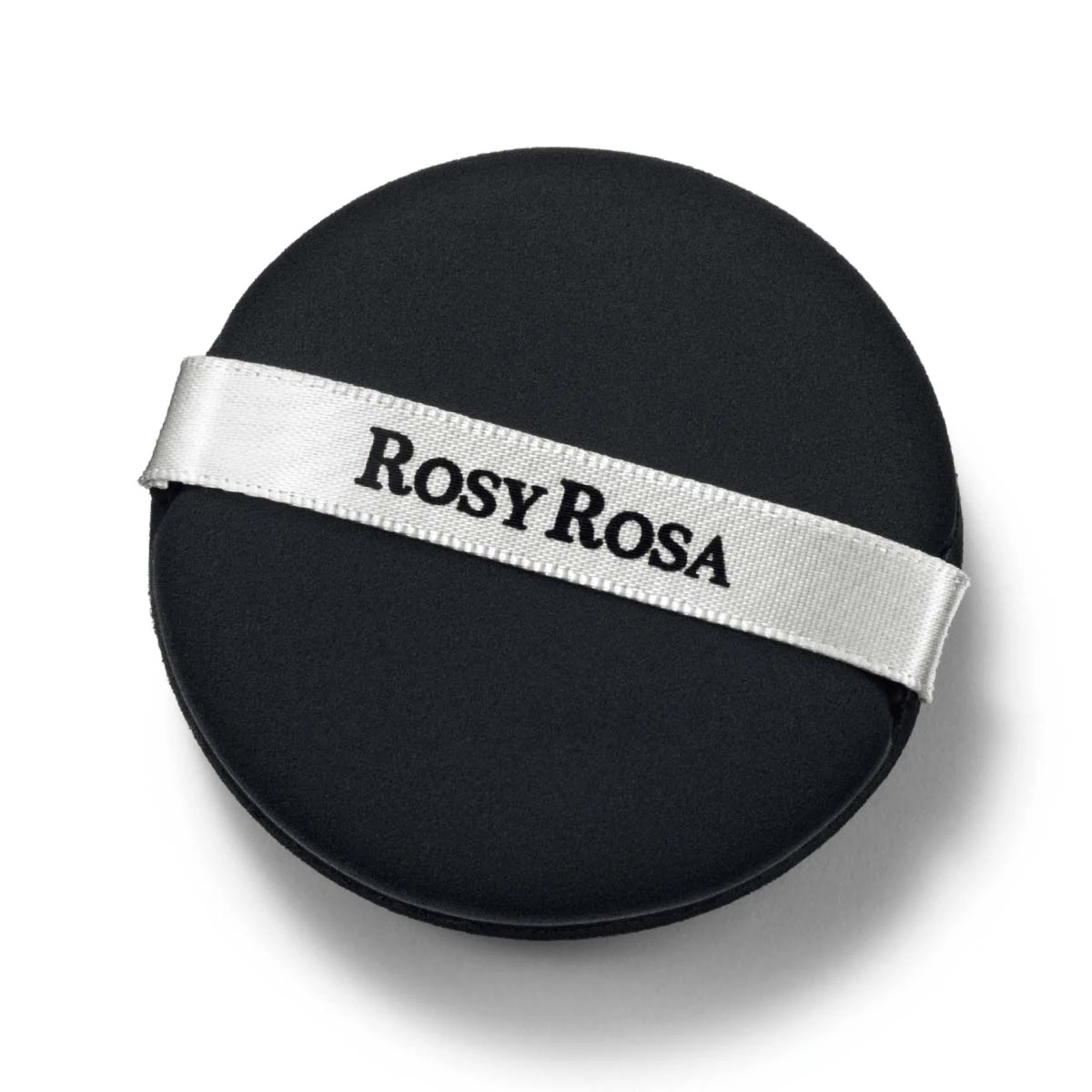 大人気マルチファンデ シリーズに仲間が登場 トレンドのなめらか毛穴レスな肌づくりはROSYROSAの全ファンデ対応*パフにお任せ!_3