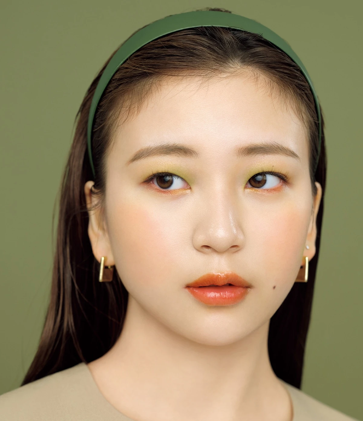 エレガンスの秋新色がスパイス！ レトロカラーで作る 秋、2つの旬の顔_4