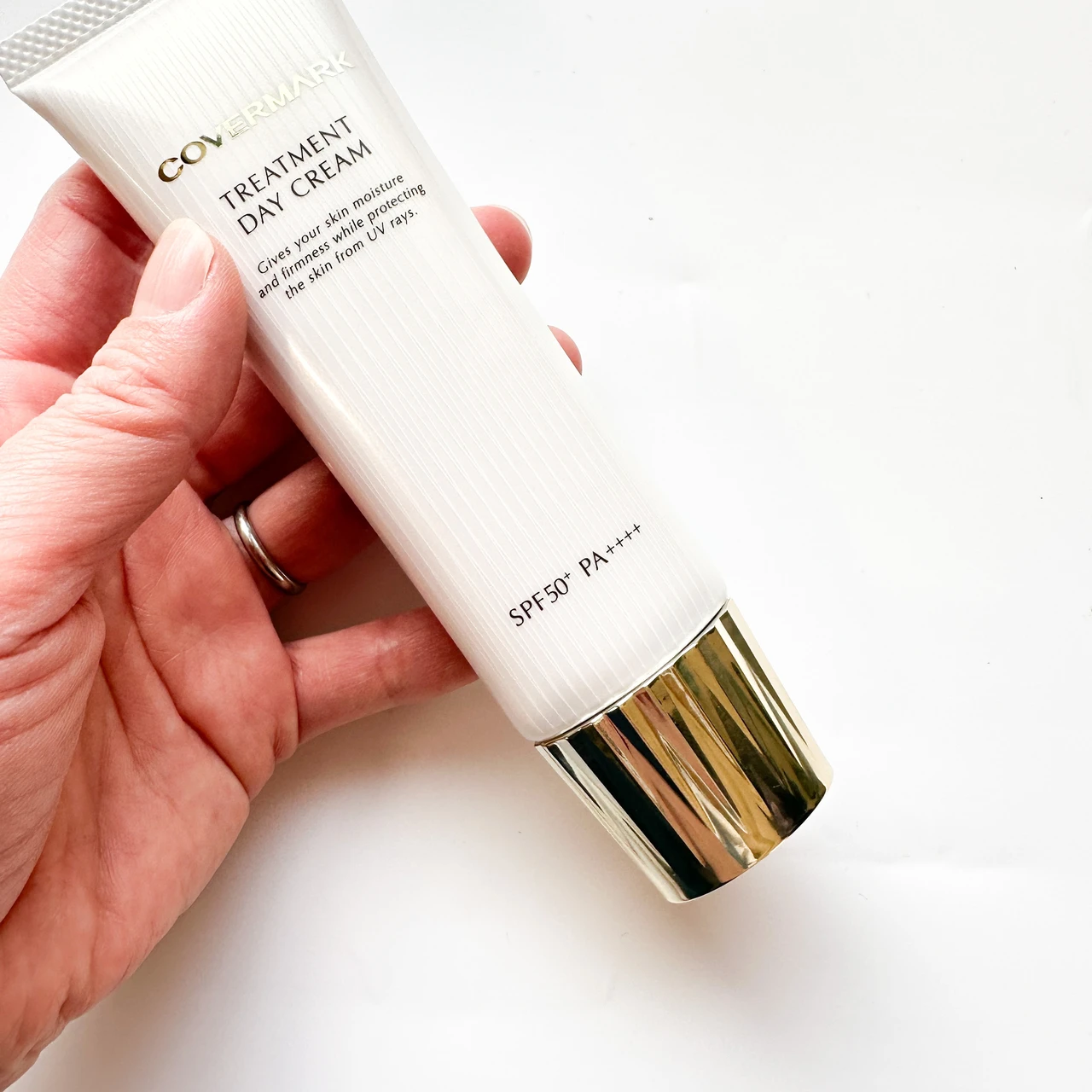 乾燥肌さんにおすすめ！【カバーマーク トリートメント デイ クリーム】ツヤ・ハリ感がすごい日焼け止め下地_4