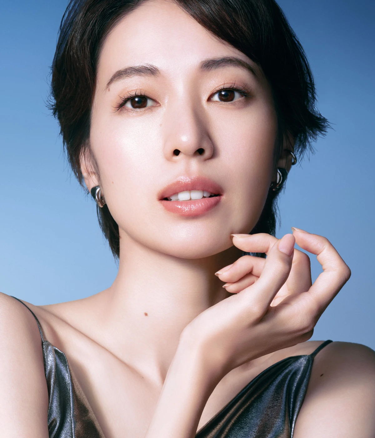 お手本は戸田恵梨香さんの圧巻美肌