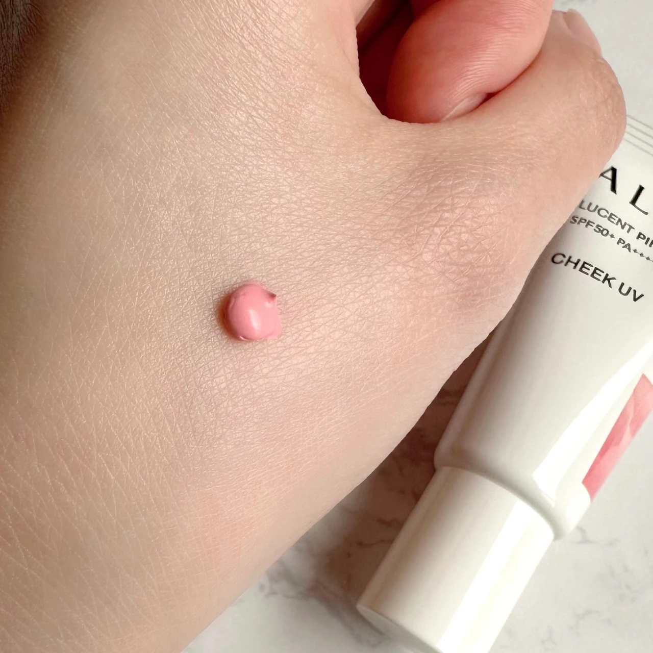 日焼け止め スキンケア コスメ 手