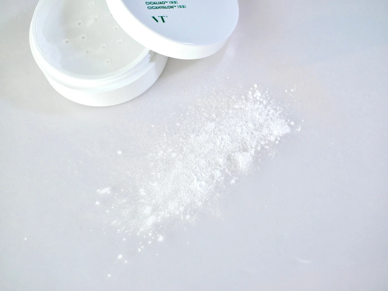 まるで空気のような軽さ！VTのCICA ノーセバム マイルドパウダーでマスクでもテカリにくい肌に♪_2_1