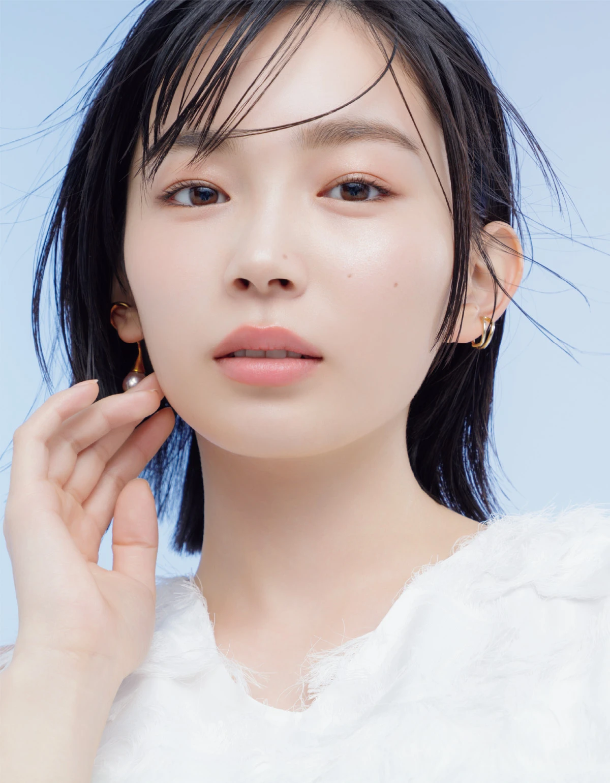 俳優　宮﨑 優　正面　エレガンス　リキッドファンデーション