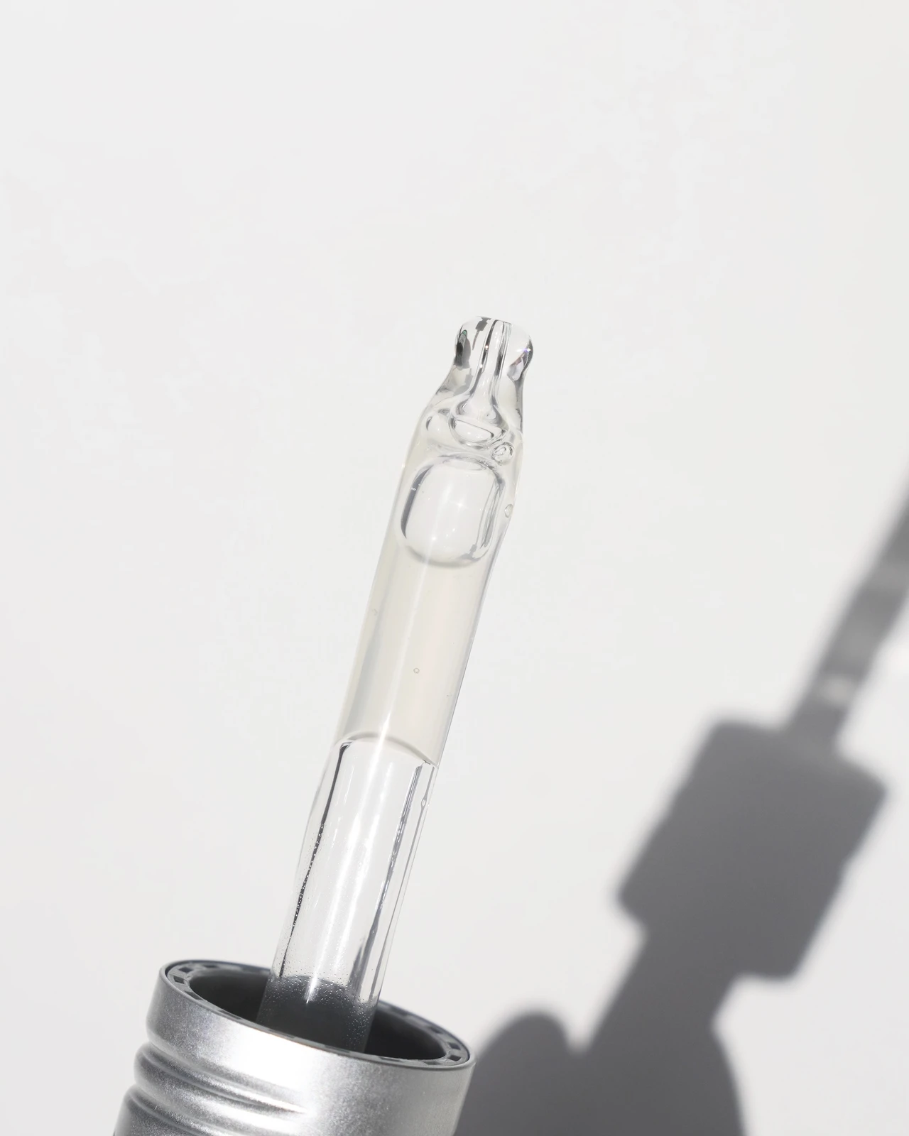 ハリ感や明るさのある肌へ！天然由来成分99%配合のザ・ボディショップの新作美容液をレビュー！_2_1