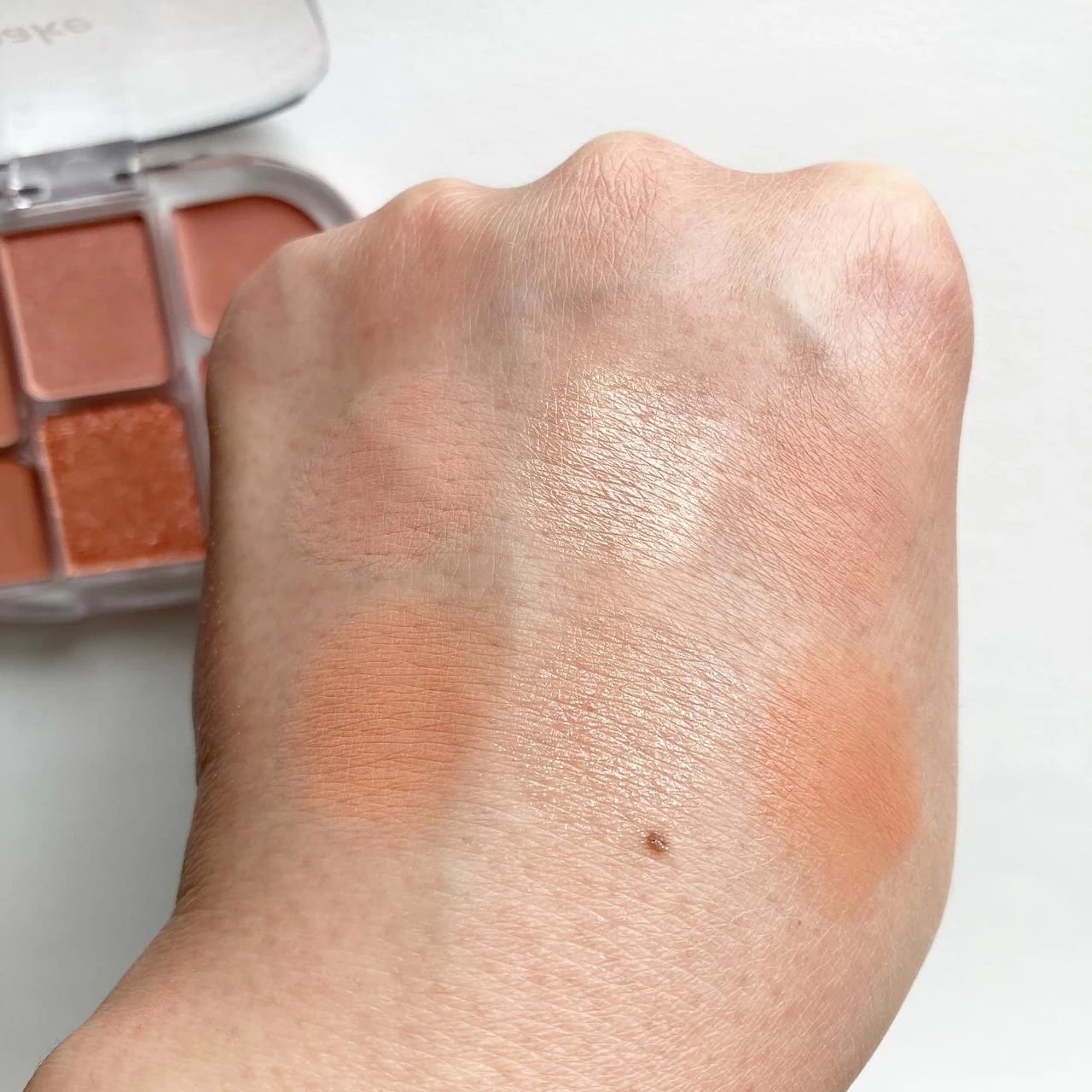 1つのパレットで統一感のあるメイクに！多機能＆ナチュ盛れ感が魅力のWAKEMAKE ソフトシアーマルチパレット♪_2_2