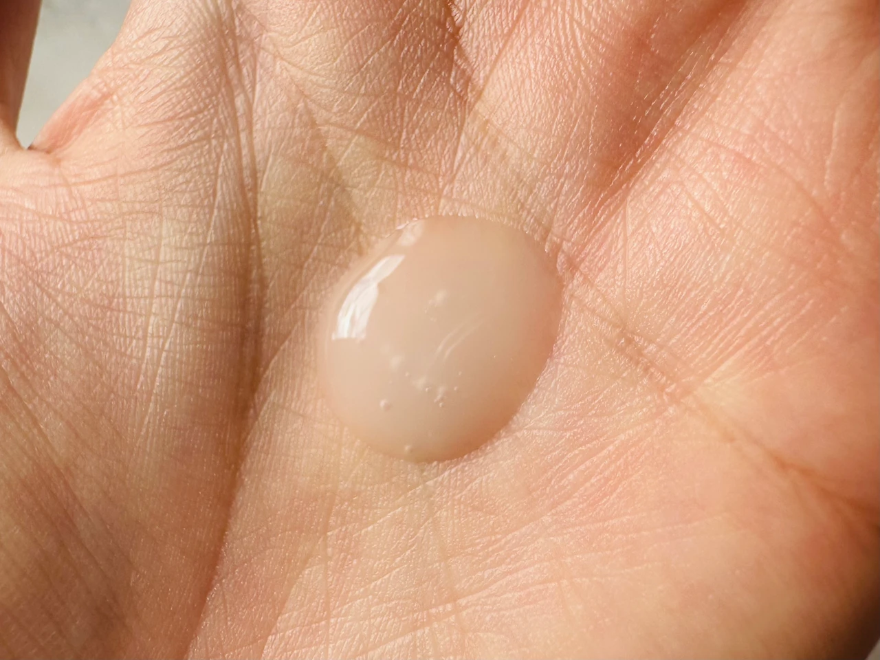 ELIXIRのザ セラム aa(医薬部外品)のテクスチャー