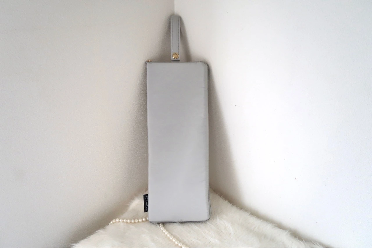 ケアレクト by プリュスオー スムースケアアイロンのオリジナル耐熱ポーチの外見