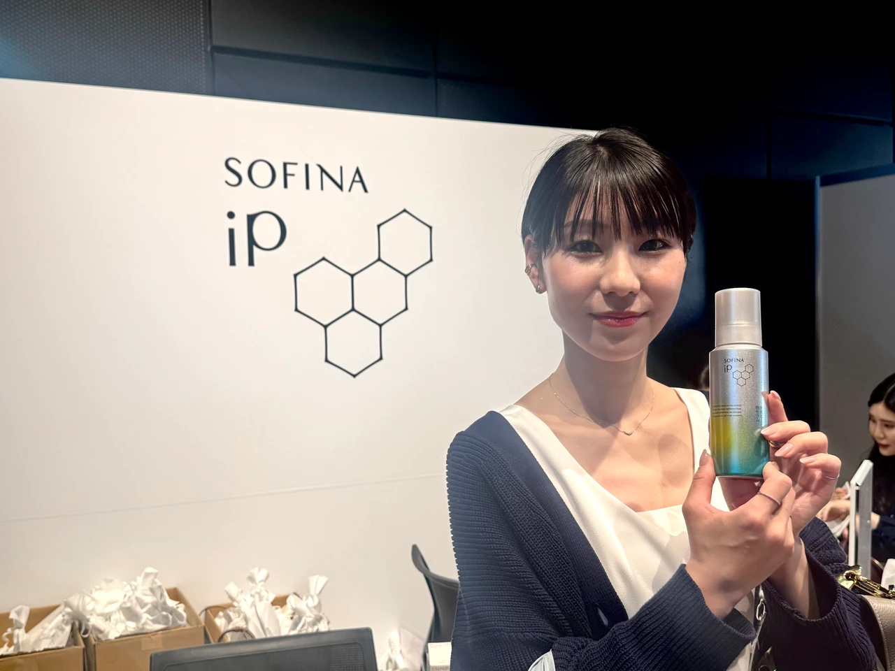 ソフィーナiP 水光ピーリング泡セラム