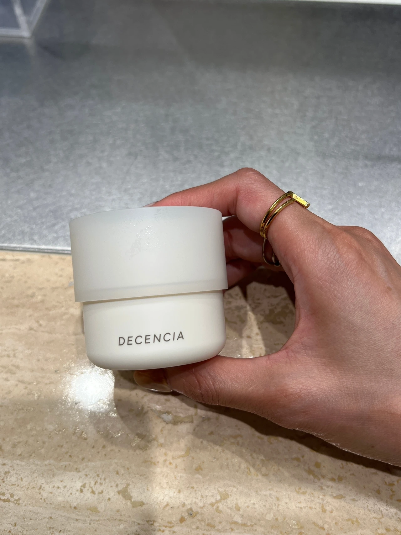 使ってみたら肌感激。10/4新発売の「ディセンシア クリーム」がアラサーの味方すぎる!_6