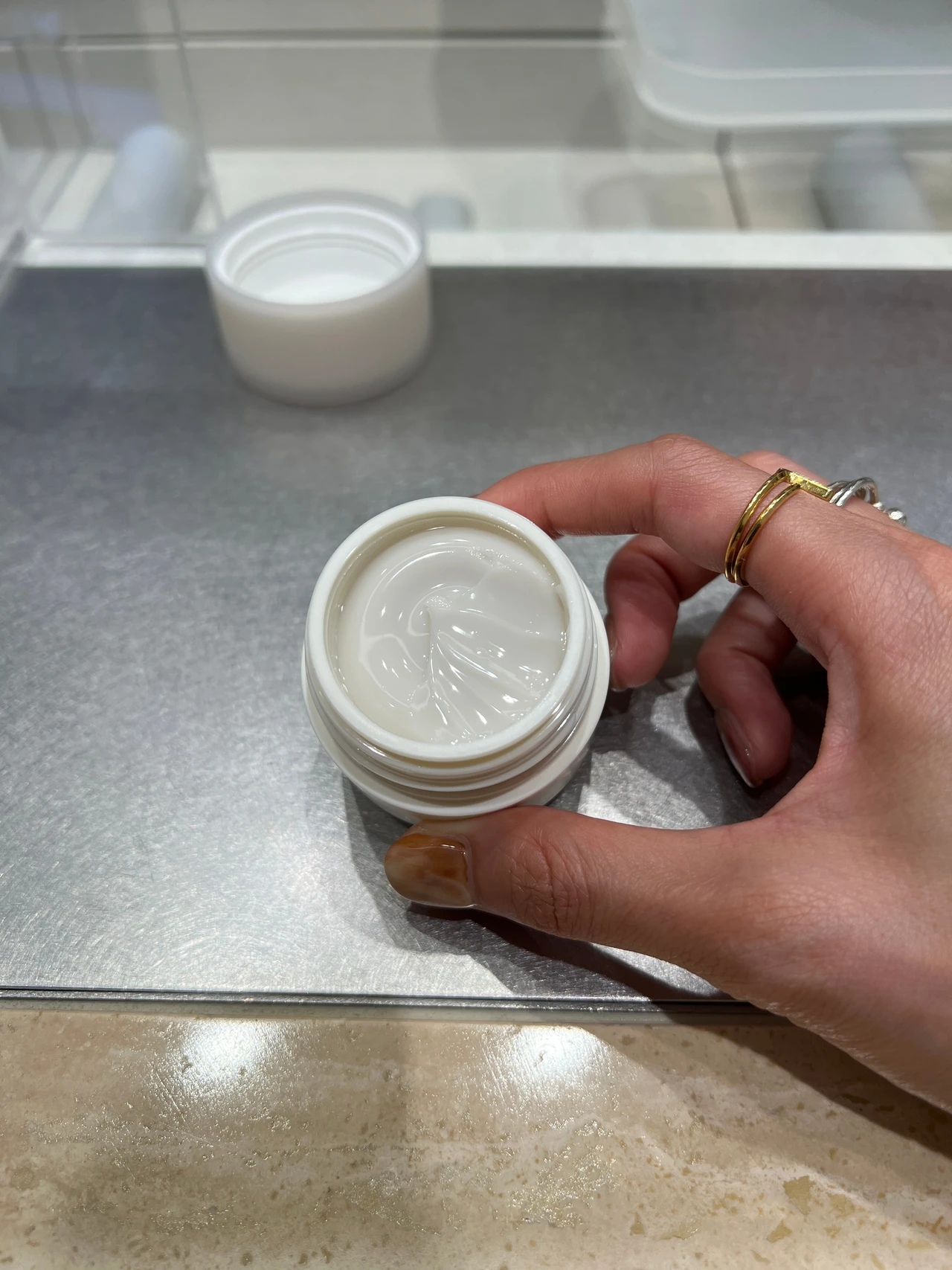 使ってみたら肌感激。10/4新発売の「ディセンシア クリーム」がアラサーの味方すぎる!_8