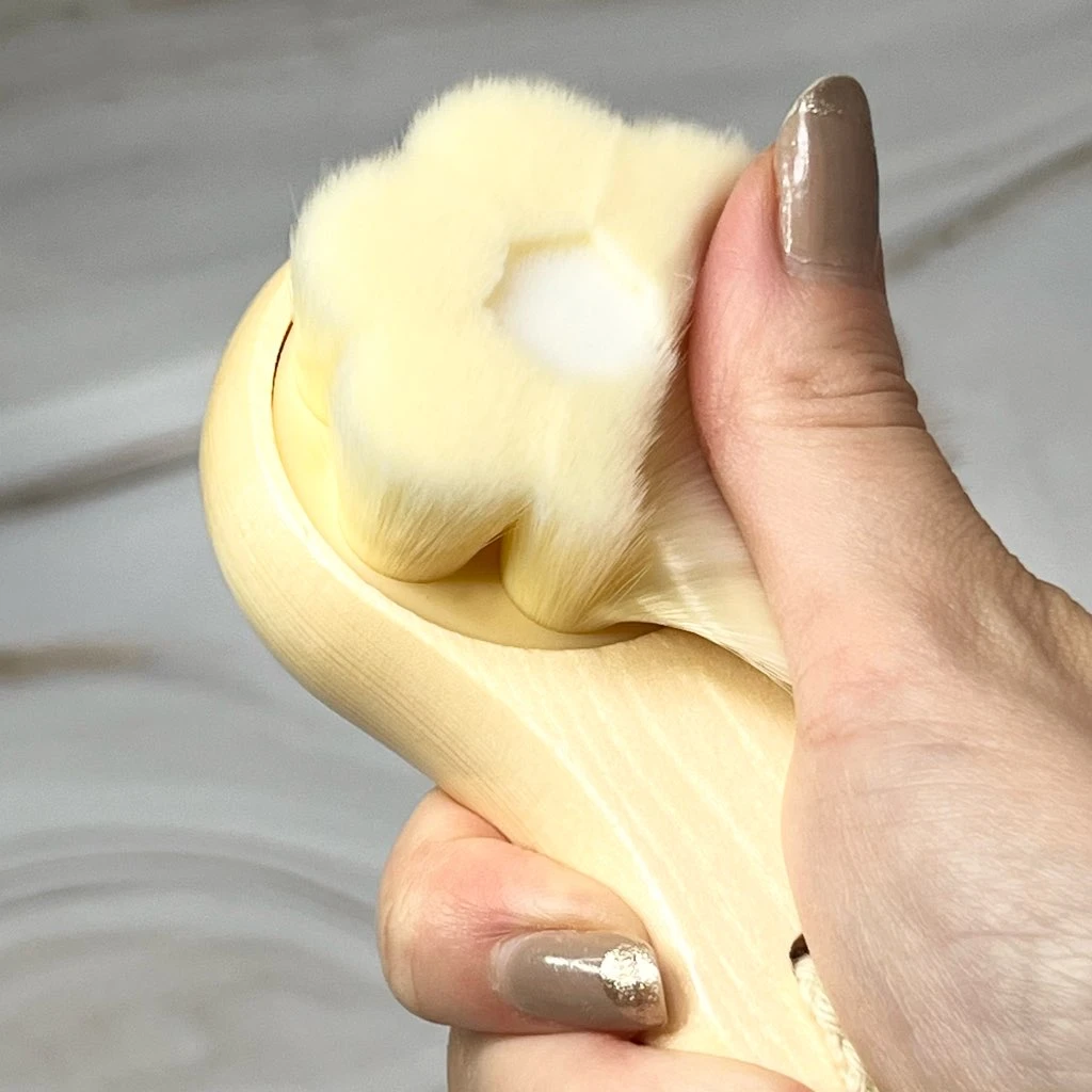 BRIGHTENING WASH BRUSH（ブライトニング ウォッシュ ブラシ）