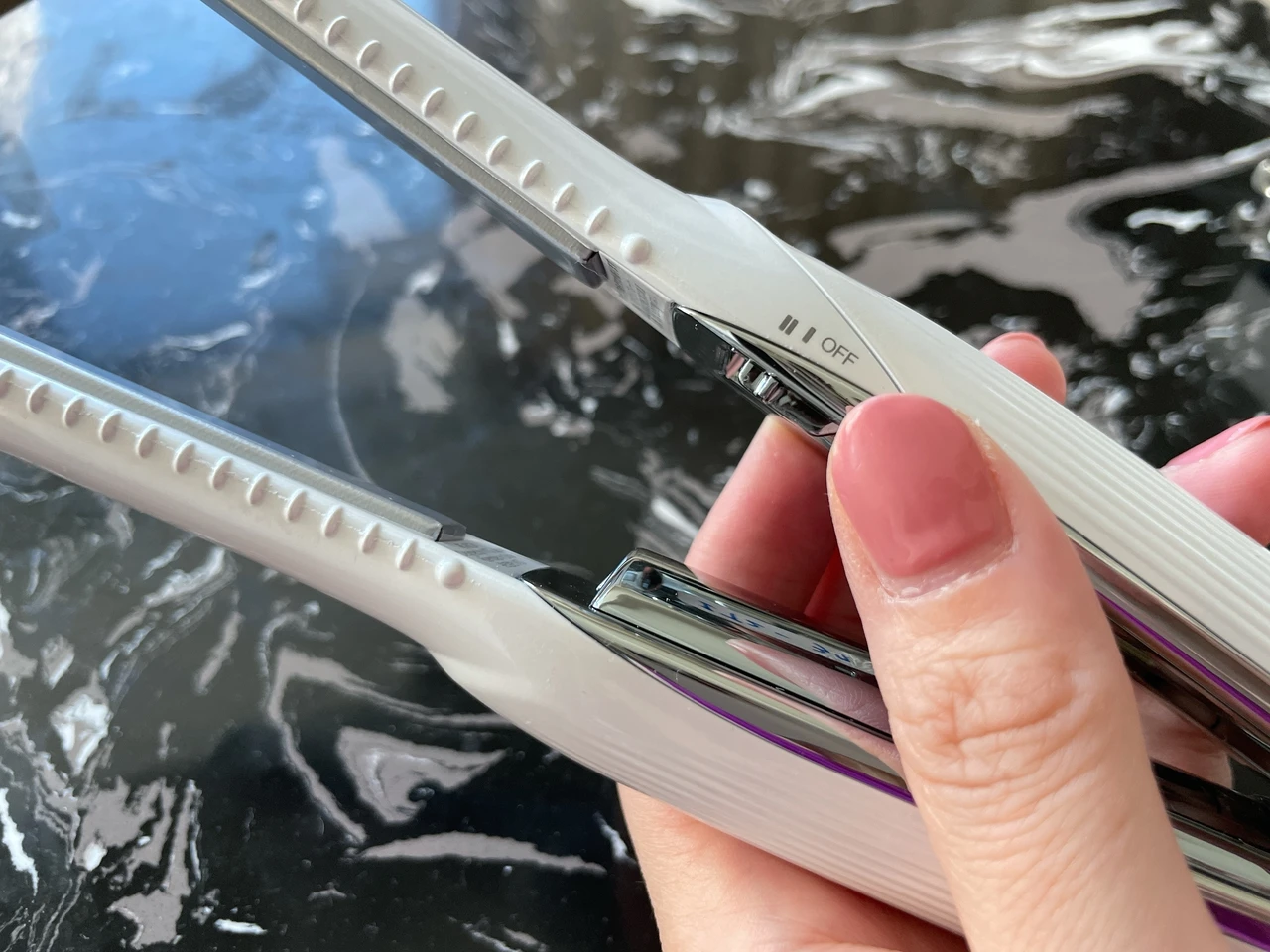 ReFaから待望の超軽量コードレスヘアアイロンが新登場！ひとつまみのニュアンスを再現してくれる指コテでワンランクアップのヘアスタイルを。_5_1